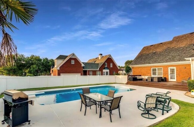 Building Photo - 1408 Aramore Dr SE