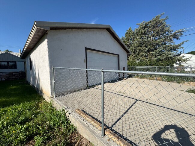 Foto del edificio - 4 Bedroom, 1 Bath House