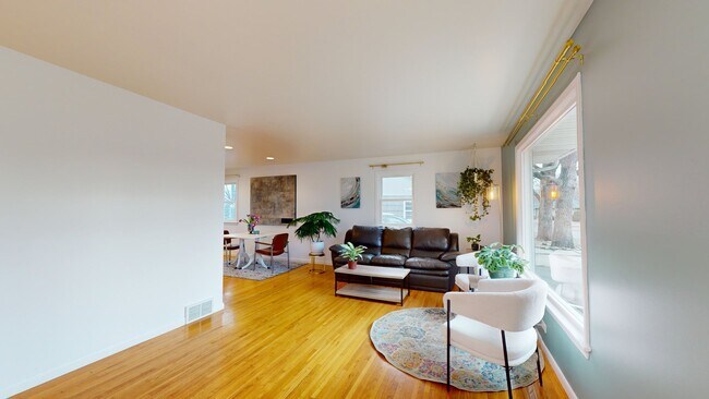 Living Room - 2600 Xylon Ave S