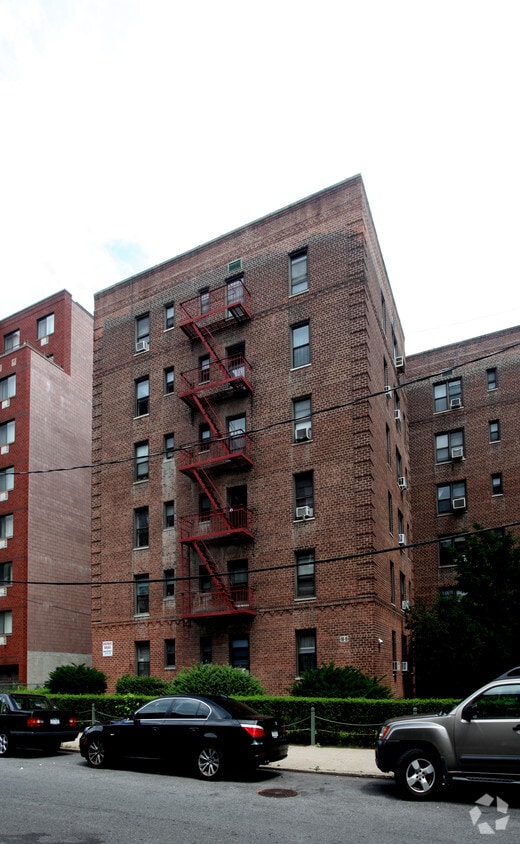 Building Photo - 9906 67th Rd