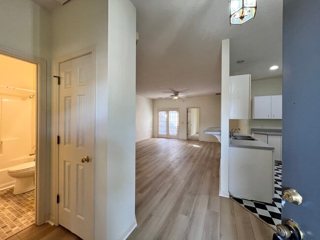 Building Photo - 1600 Sturdivant Dr