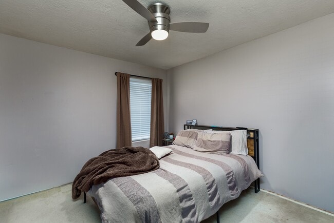 Building Photo - 24027 Kingbriar Dr