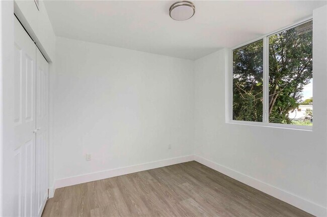 Foto del edificio - 1620 NW 18th St