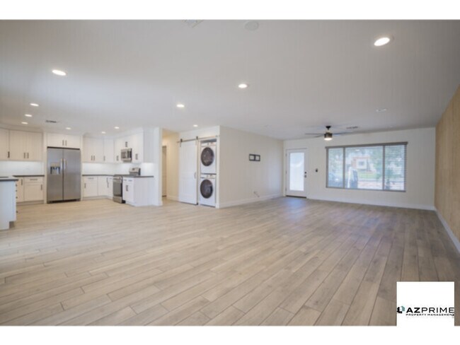 Foto del edificio - Modern 4/2 Scottsdale Home - Pool &amp; Putting Green!