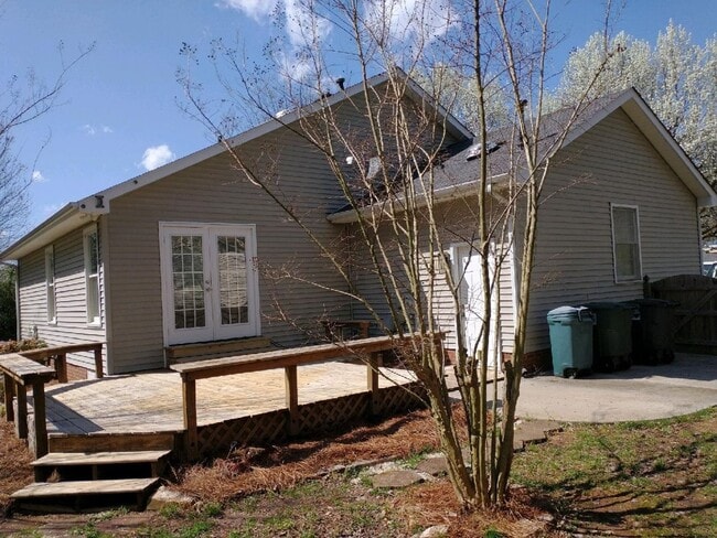 Building Photo - Poplar Grove! Northwest Schools - Updated ...