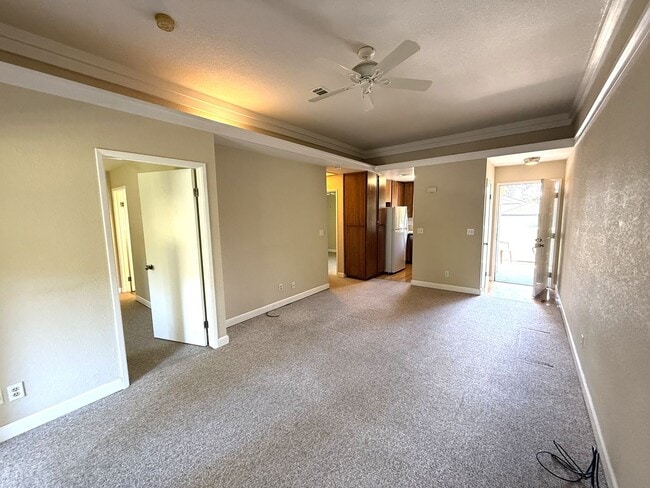 Building Photo - UPPER END UNIT TWO BED / TWO BATH CONDO IN...