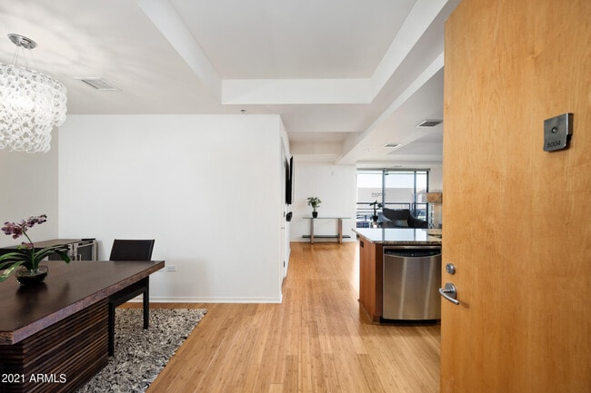 Building Photo - 7127 E Rancho Vista Dr