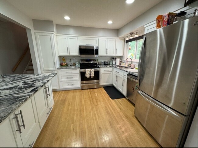 Foto del edificio - 8370 Hillside Trail S