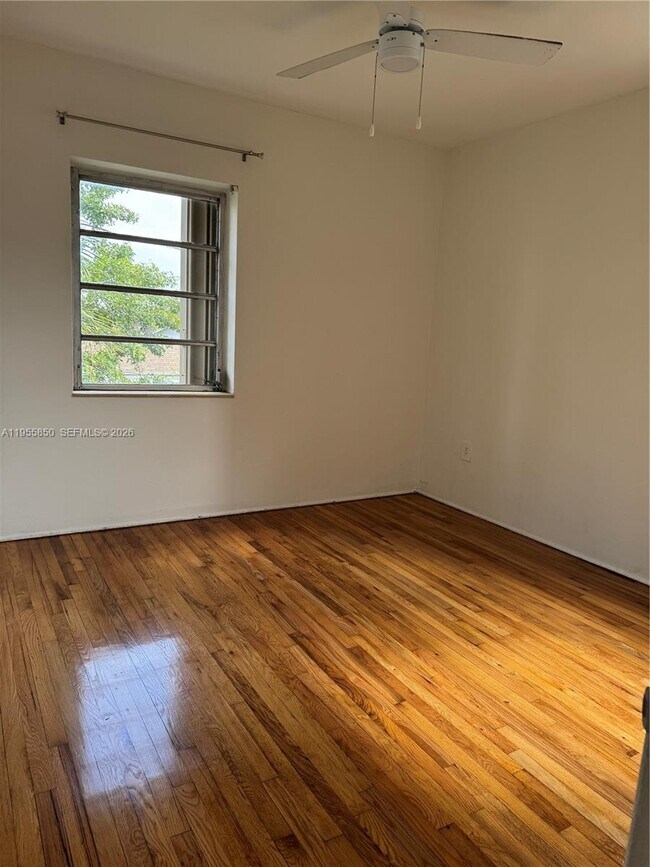 Building Photo - 1431 SW 37th Ave