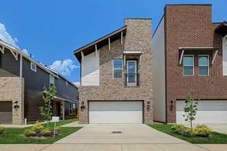 Building Photo - 5822 Cebra St