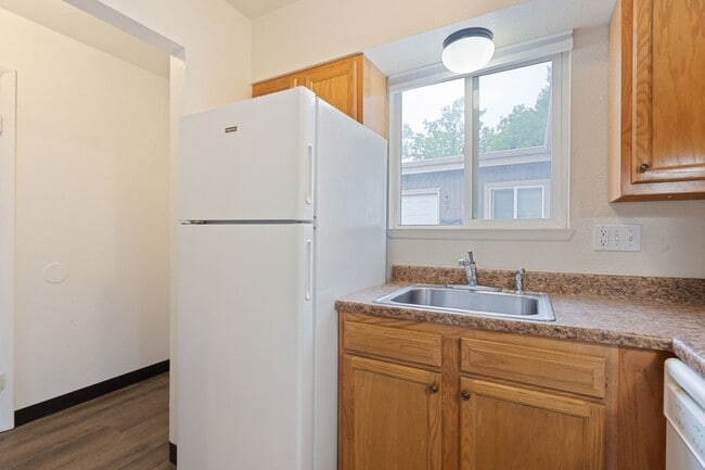 Building Photo - 405 E Thunderbird Dr