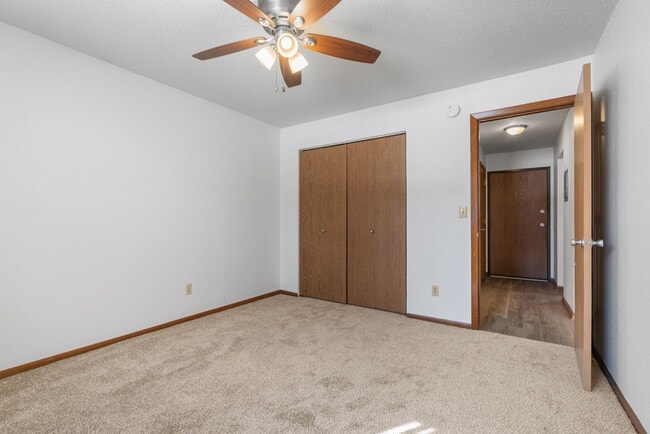Building Photo - Oak Place Apartments
