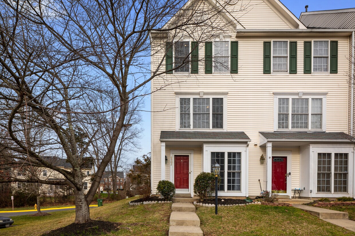 8902 Stable Forest Pl, Bristow, VA 20136 Townhome Rentals in Bristow