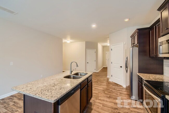 Building Photo - 281 Magnaview Dr