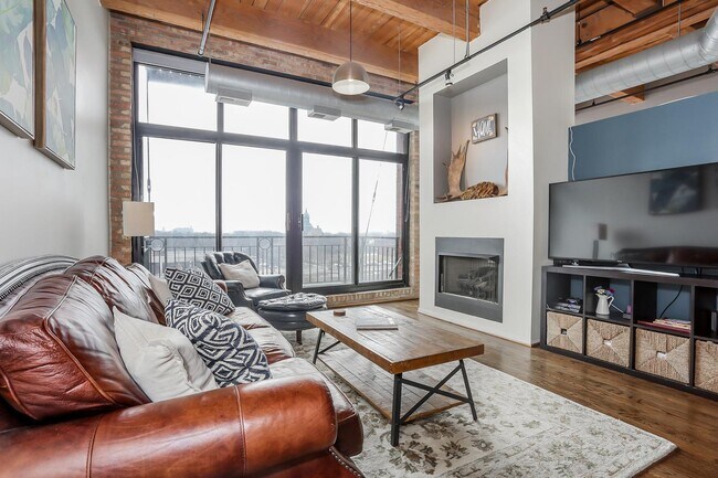 Building Photo - 1250 W Van Buren St