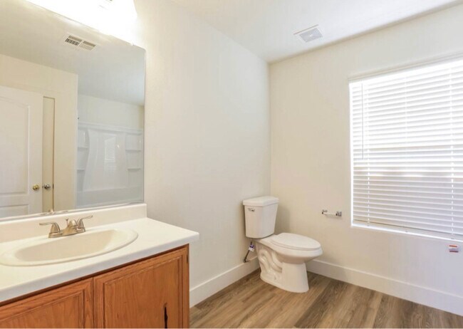 Foto del edificio - 3212 Ferdilah Ln