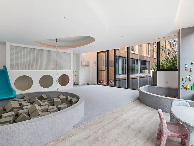 Foto del edificio - 130 Furman St