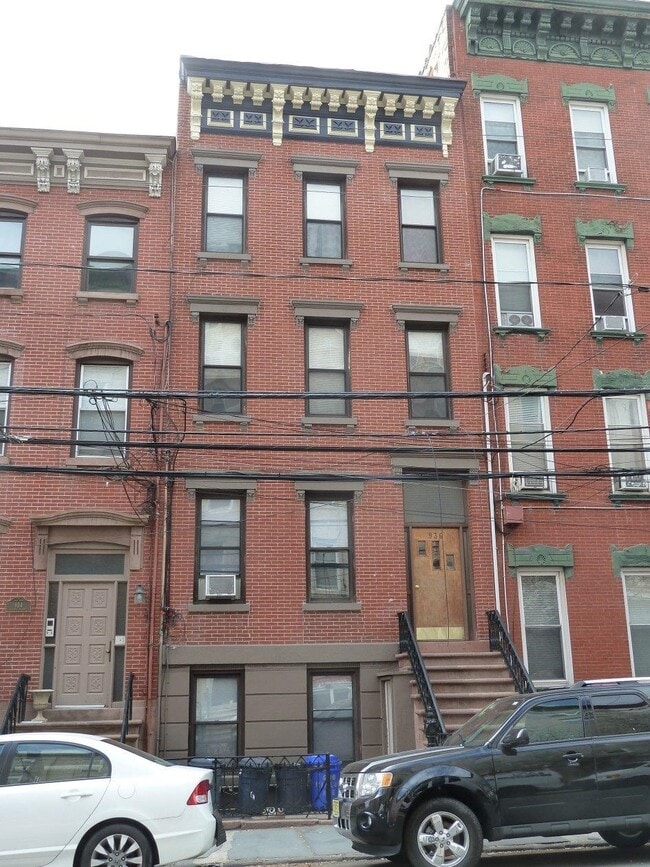 Building Photo - 936 Willow Ave