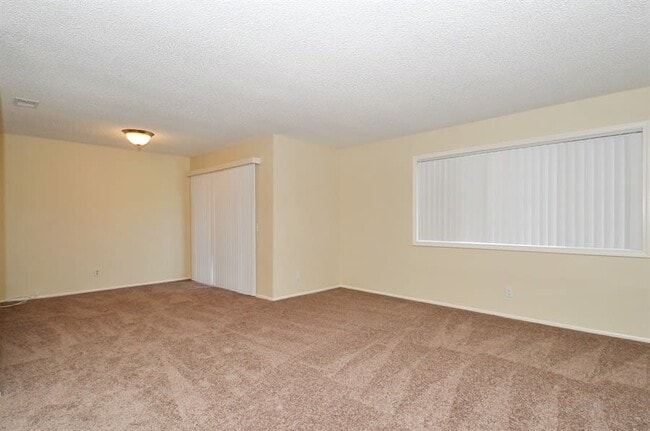 Building Photo - 1020 Amber Ln