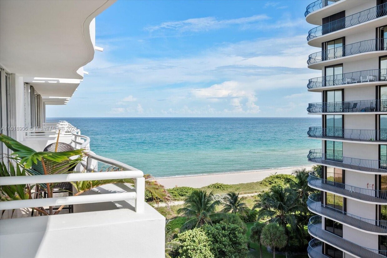 Primary Photo - 8911 Collins Ave