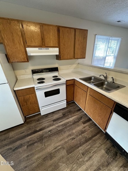 Building Photo - 2938 Faversham Pl