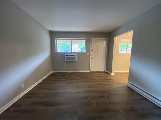 Building Photo - FULLY REMODELED West End Condo! Convenient...