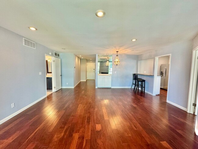 Building Photo - Resort-Style Living in Prime WeHo!