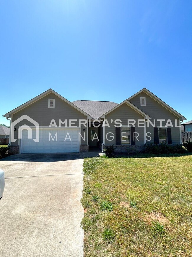 Foto del edificio - Bright, Airy Home or Rent in Clanton, AL!!! Available to View!