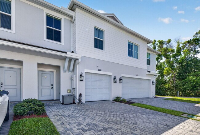 Building Photo - 608 Waters Edge Ln