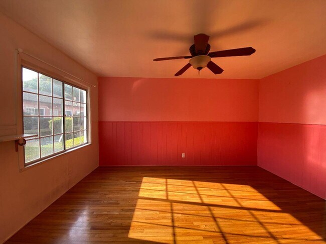 SALA DE ESTAR - 824 Pearl St