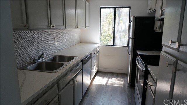 Foto del edificio - 1420 N Mansfield Ave
