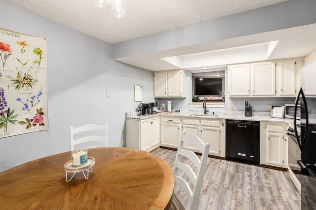 Building Photo - 3229 Stonecrest Ct