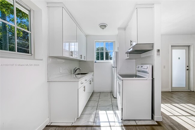 Building Photo - 160 NE 55th St