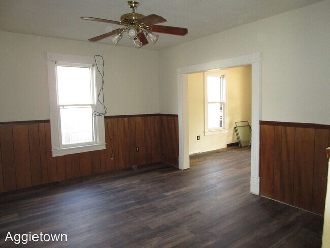 Foto del edificio - 2 br, 1 bath House - 316 S. Manhattan