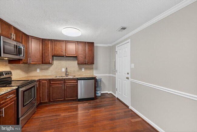 Foto del edificio - 7711 Burnside Rd