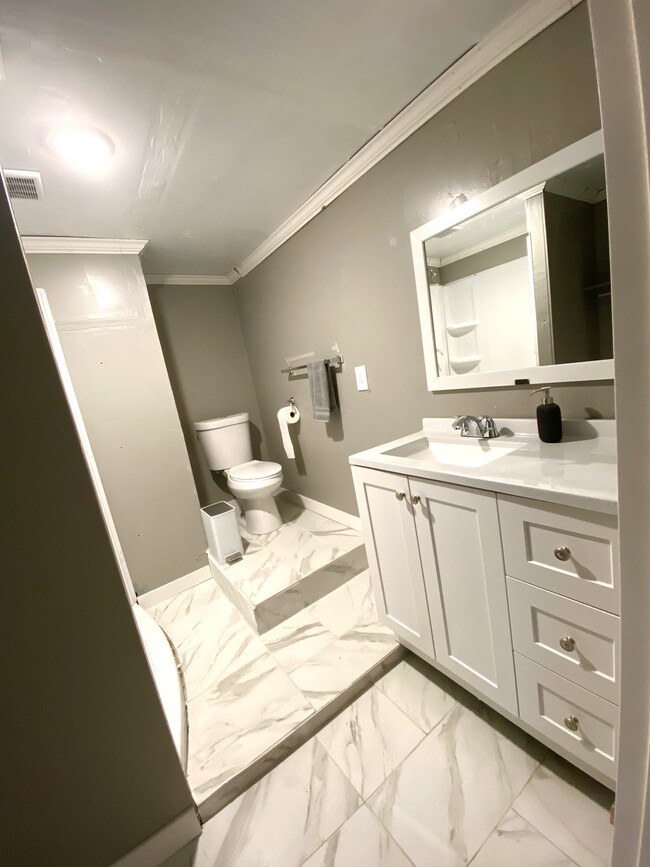 Private Bathroom - 216 S 40th St