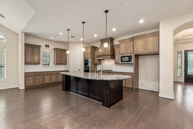 Building Photo - 23034 Creek Park Dr