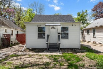 Building Photo - 14875 Dolphin St