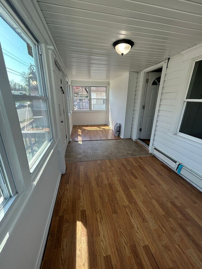 Foto del edificio - Lovely 4 Bedroom Single Family House in Neptune!