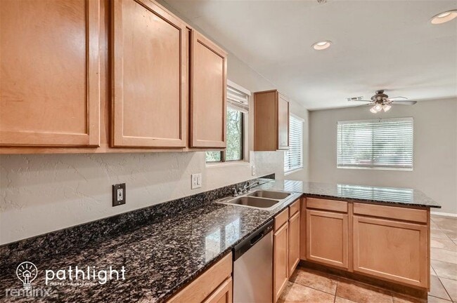 Building Photo - 3 br, 2 bath House - 3720 W Tybolt Drive UNIT