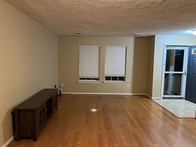 Foto del edificio - 1412 Nestlewood Ct