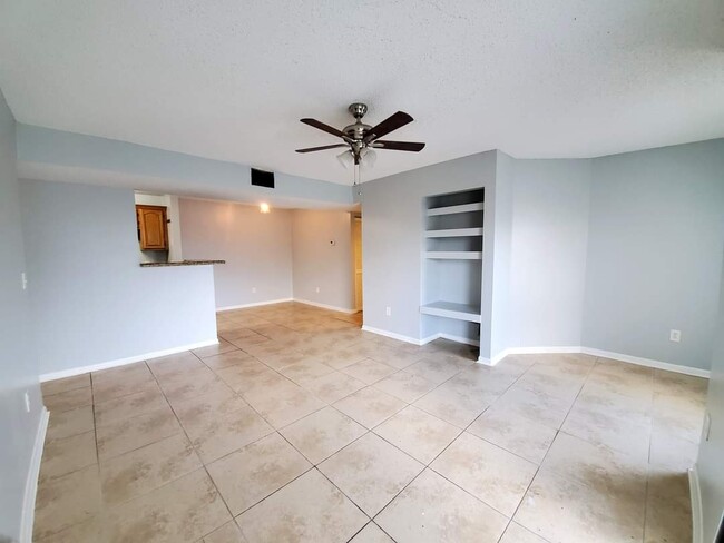 Building Photo - 455 Alt 19