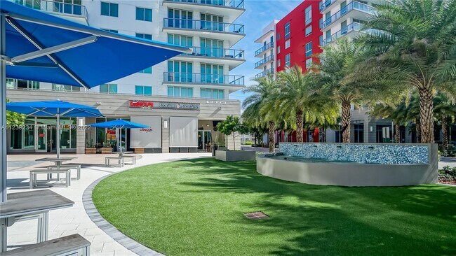 Foto del edificio - 7825 NW 107th Ave