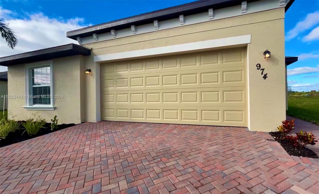 Foto principal - 974 Bent Creek Dr