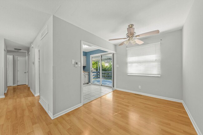 Building Photo - 224 Monterey Dr