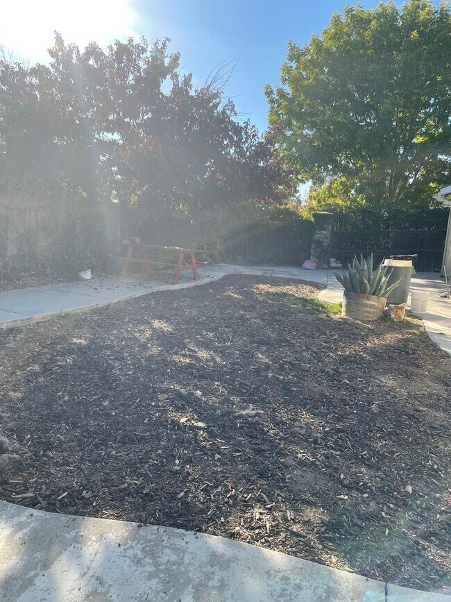 Building Photo - Beautiful 5 Bedroom 3 Bath Home in Twelve ...