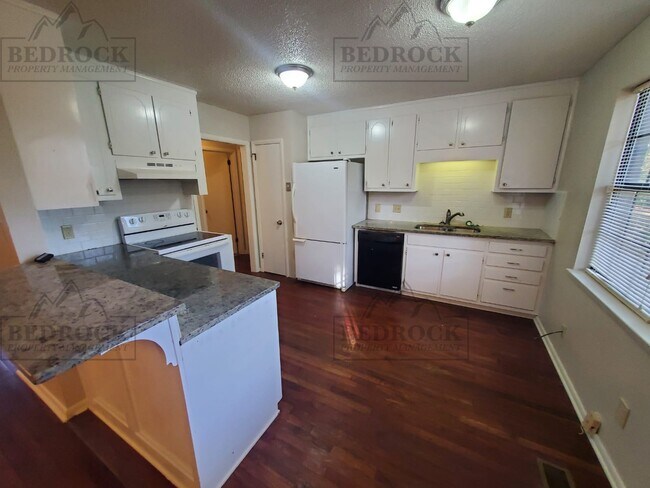 Foto del edificio - 3419 Mastin Lake Rd NE