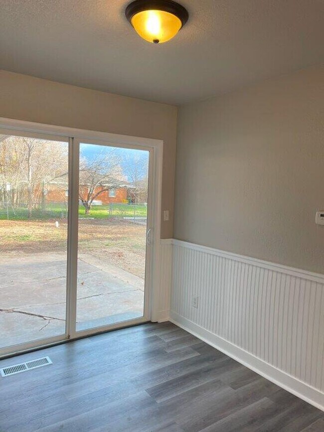 Building Photo - 4-bedroom, 2-bathroom home for rent in south Oklahoma City near SW 59th and May!