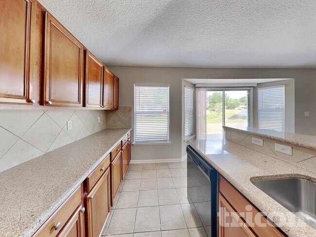 Building Photo - 11238 Justin Oaks Dr N