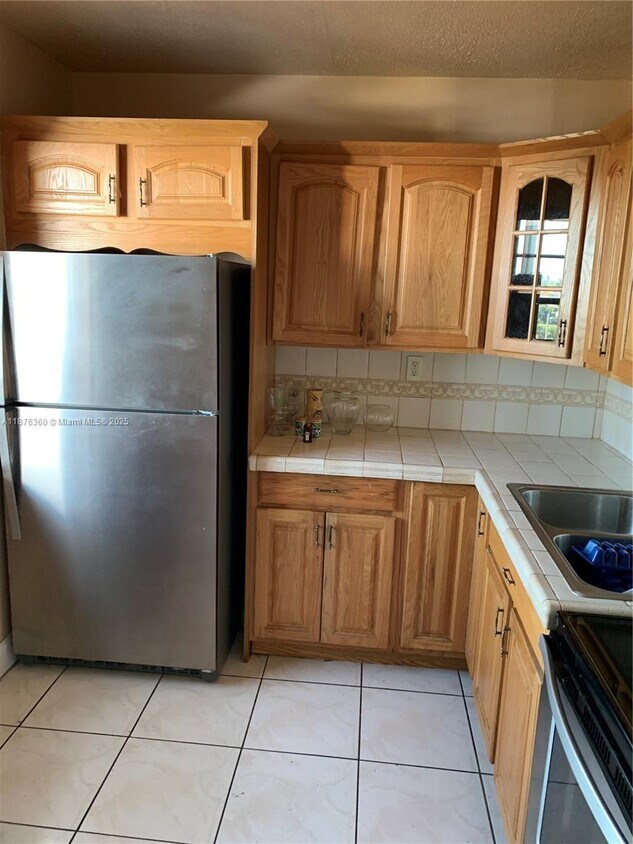 Primary Photo - 9440 Fontainebleau Blvd